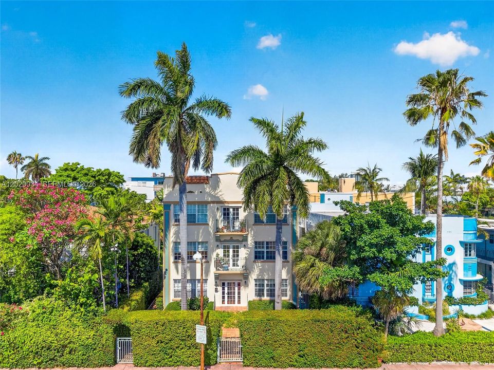 Active With Contract: $2,200 (1 beds, 1 baths, 520 Square Feet)