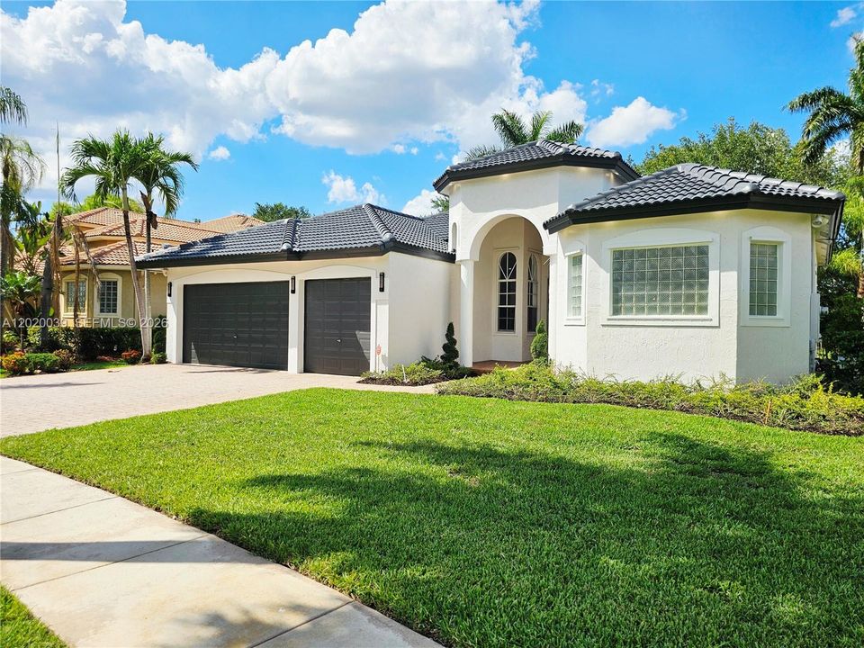 For Sale: $1,150,000 (5 beds, 4 baths, 2804 Square Feet)