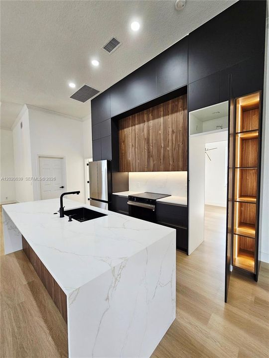 For Sale: $1,150,000 (5 beds, 4 baths, 2804 Square Feet)