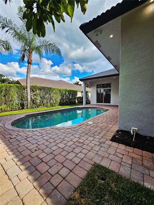 For Sale: $1,150,000 (5 beds, 4 baths, 2804 Square Feet)