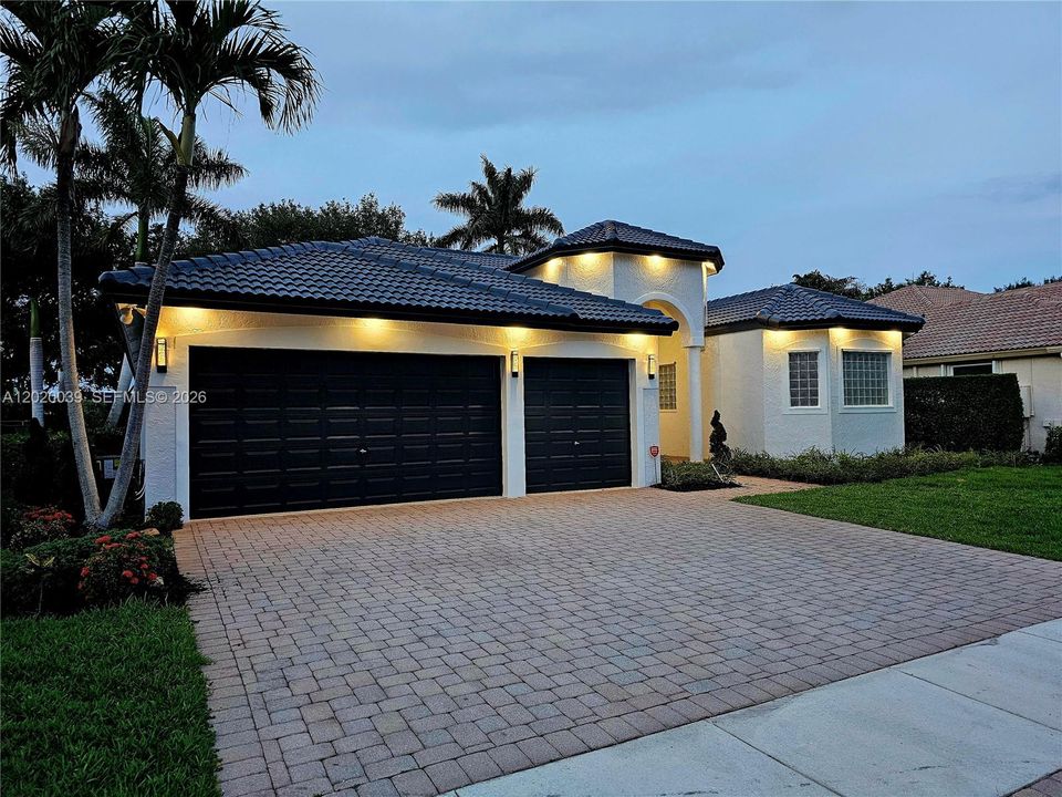 For Sale: $1,150,000 (5 beds, 4 baths, 2804 Square Feet)