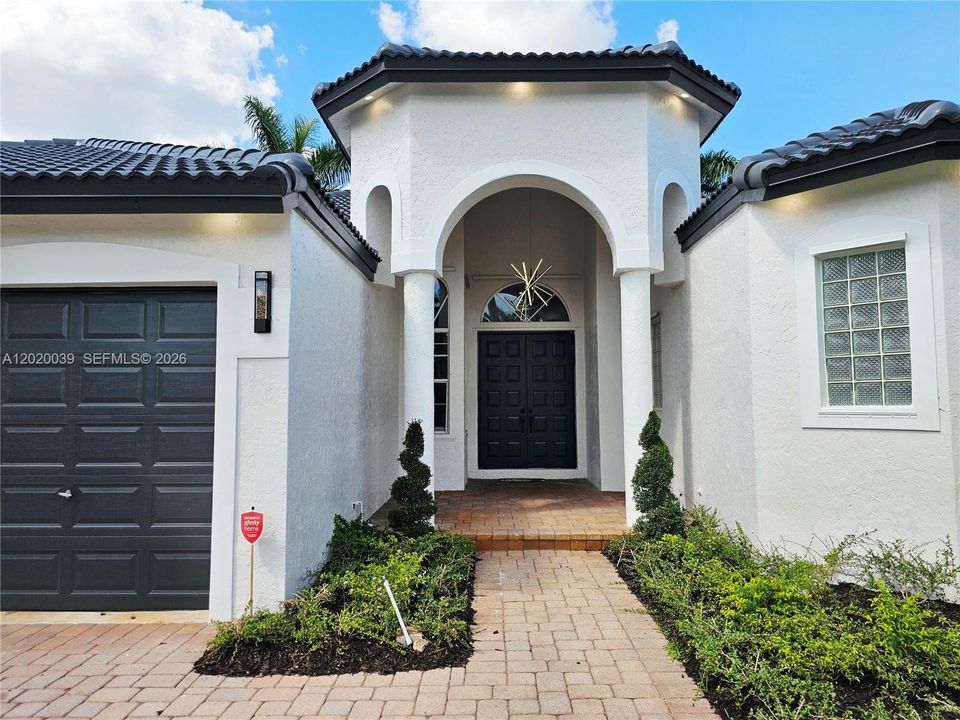 For Sale: $1,150,000 (5 beds, 4 baths, 2804 Square Feet)