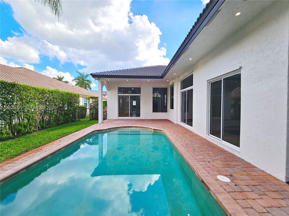 For Sale: $1,150,000 (5 beds, 4 baths, 2804 Square Feet)