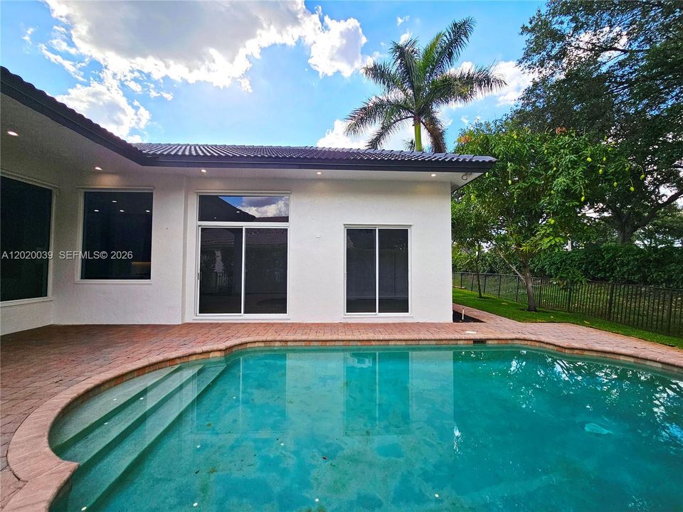 For Sale: $1,150,000 (5 beds, 4 baths, 2804 Square Feet)