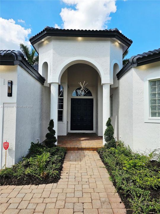 For Sale: $1,150,000 (5 beds, 4 baths, 2804 Square Feet)