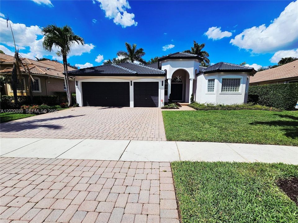 For Sale: $1,150,000 (5 beds, 4 baths, 2804 Square Feet)