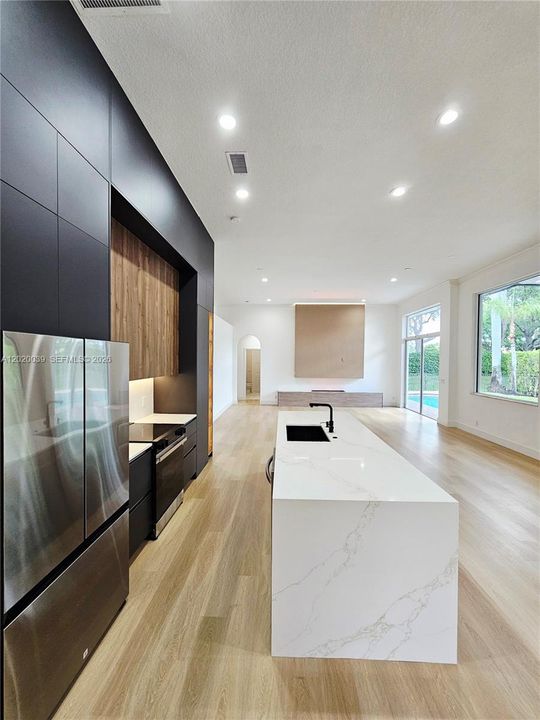 For Sale: $1,150,000 (5 beds, 4 baths, 2804 Square Feet)