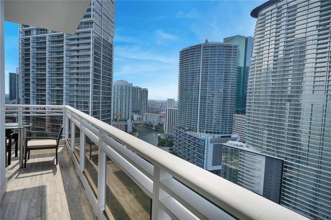 Activo con contrato: $2,645,000 (3 camas, 3 baños, 2591 Pies cuadrados)