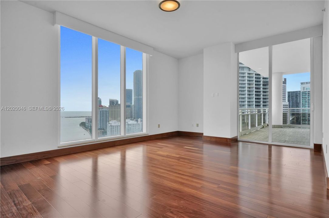 Activo con contrato: $2,645,000 (3 camas, 3 baños, 2591 Pies cuadrados)