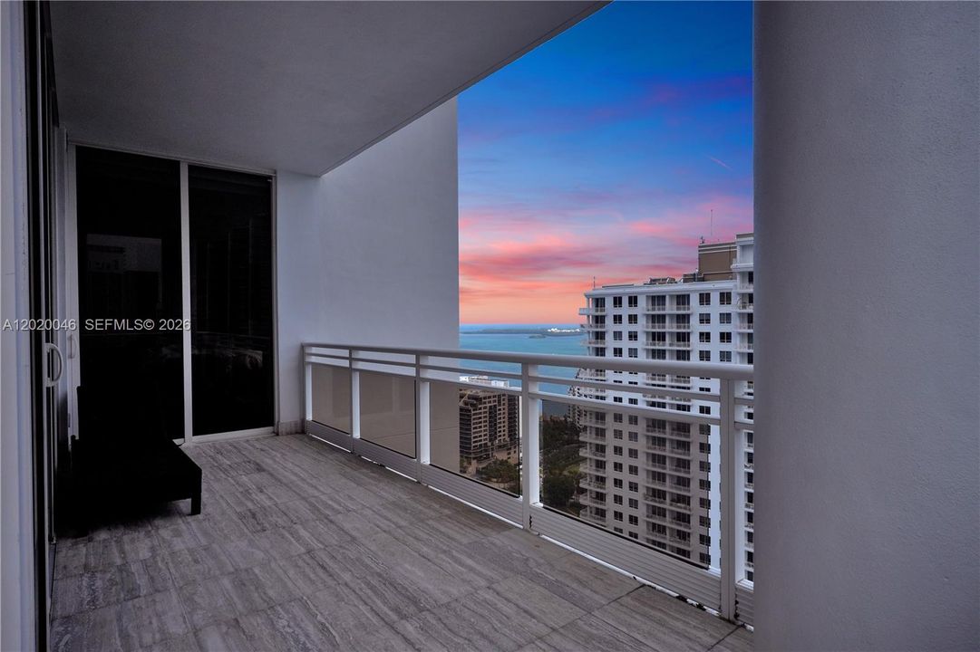 Activo con contrato: $2,645,000 (3 camas, 3 baños, 2591 Pies cuadrados)