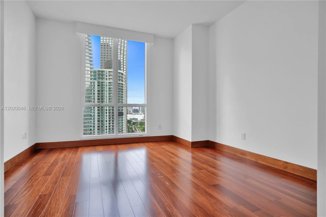 Activo con contrato: $2,645,000 (3 camas, 3 baños, 2591 Pies cuadrados)