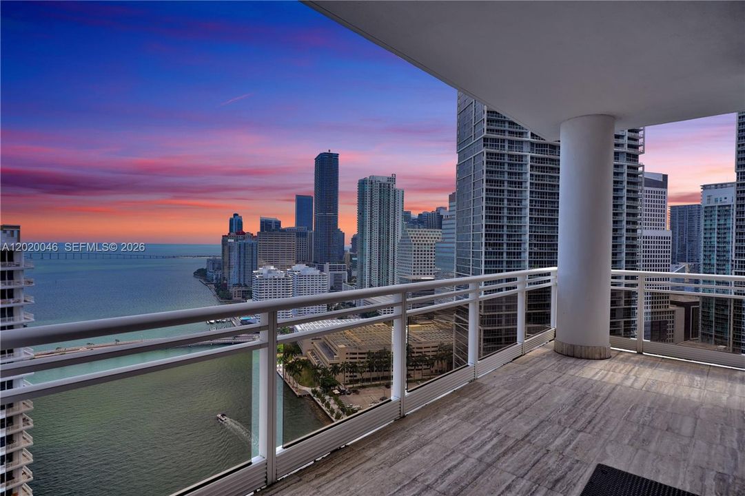 Activo con contrato: $2,645,000 (3 camas, 3 baños, 2591 Pies cuadrados)