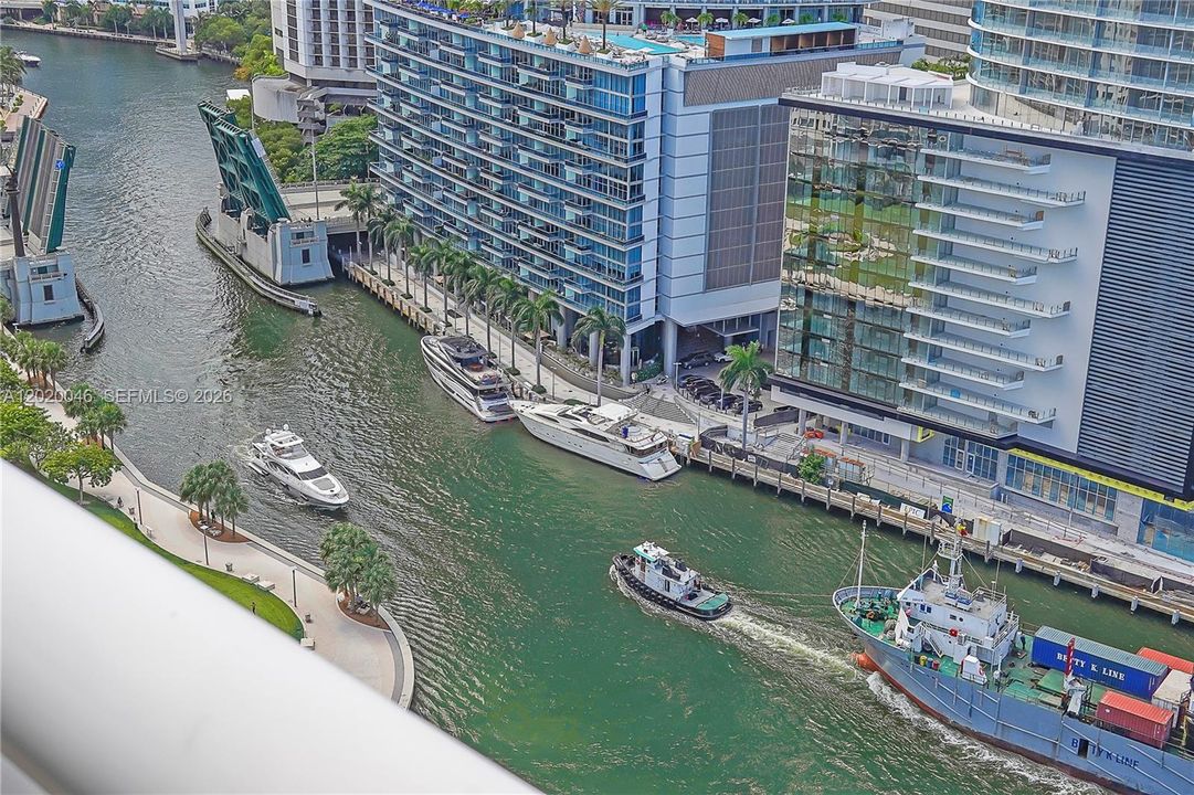 Activo con contrato: $2,645,000 (3 camas, 3 baños, 2591 Pies cuadrados)