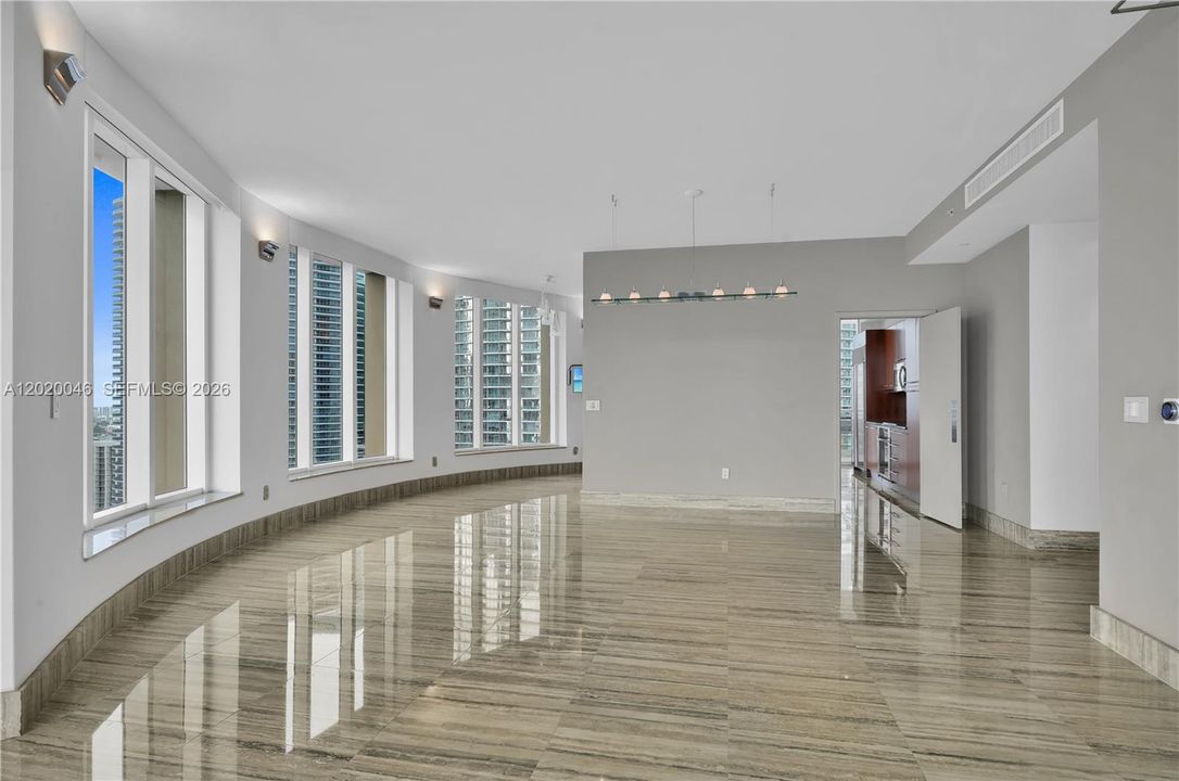 Activo con contrato: $2,645,000 (3 camas, 3 baños, 2591 Pies cuadrados)