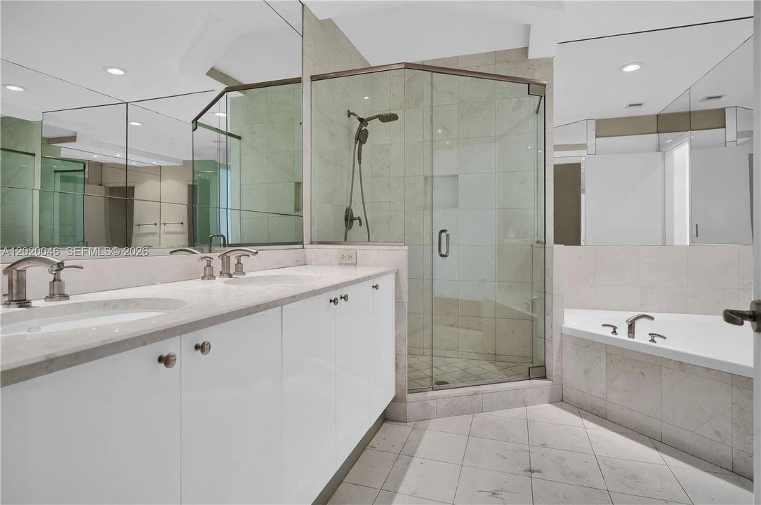 Activo con contrato: $2,645,000 (3 camas, 3 baños, 2591 Pies cuadrados)