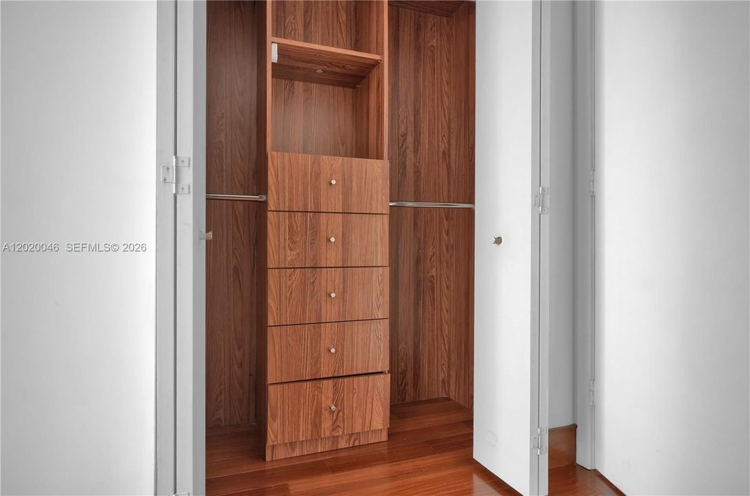 Activo con contrato: $2,645,000 (3 camas, 3 baños, 2591 Pies cuadrados)