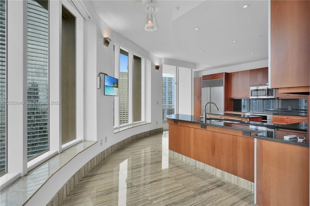 Activo con contrato: $2,645,000 (3 camas, 3 baños, 2591 Pies cuadrados)