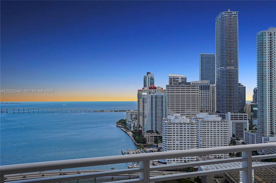Activo con contrato: $2,645,000 (3 camas, 3 baños, 2591 Pies cuadrados)