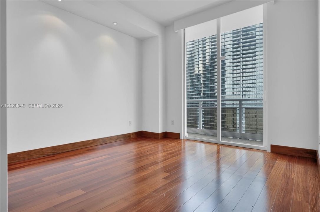 Activo con contrato: $2,645,000 (3 camas, 3 baños, 2591 Pies cuadrados)