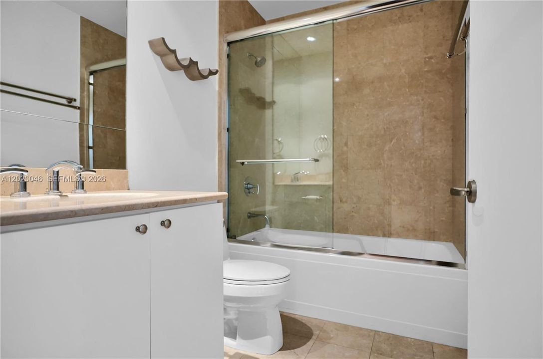 Activo con contrato: $2,645,000 (3 camas, 3 baños, 2591 Pies cuadrados)