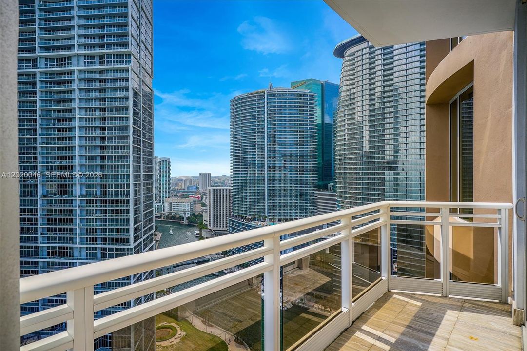 Activo con contrato: $2,645,000 (3 camas, 3 baños, 2591 Pies cuadrados)