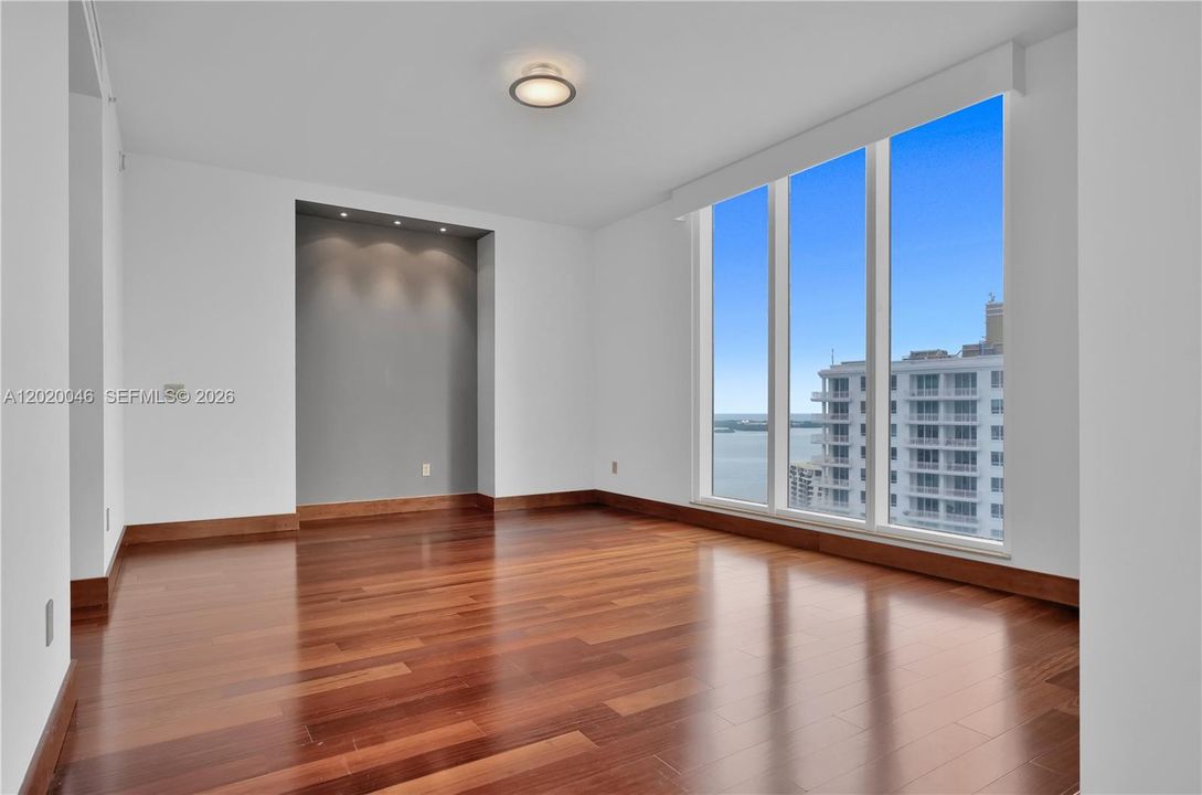 Activo con contrato: $2,645,000 (3 camas, 3 baños, 2591 Pies cuadrados)