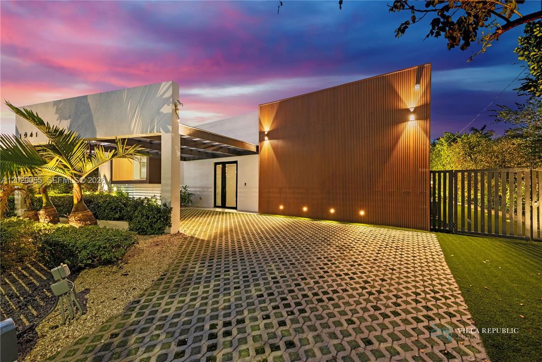 En Renta: $45,000 (5 camas, 4 baños, 3470 Pies cuadrados)