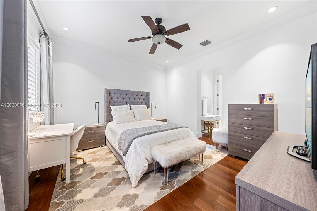 For Sale: $10,995,000 (6 beds, 6 baths, 5825 Square Feet)