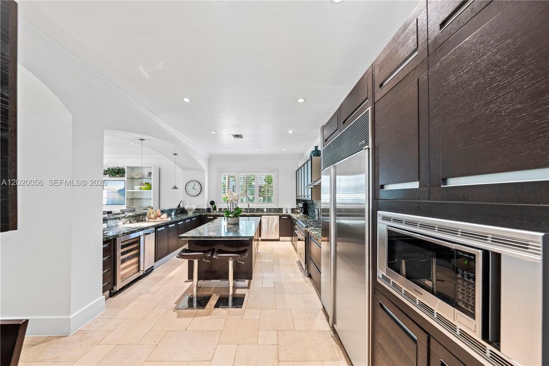 For Sale: $10,995,000 (6 beds, 6 baths, 5825 Square Feet)