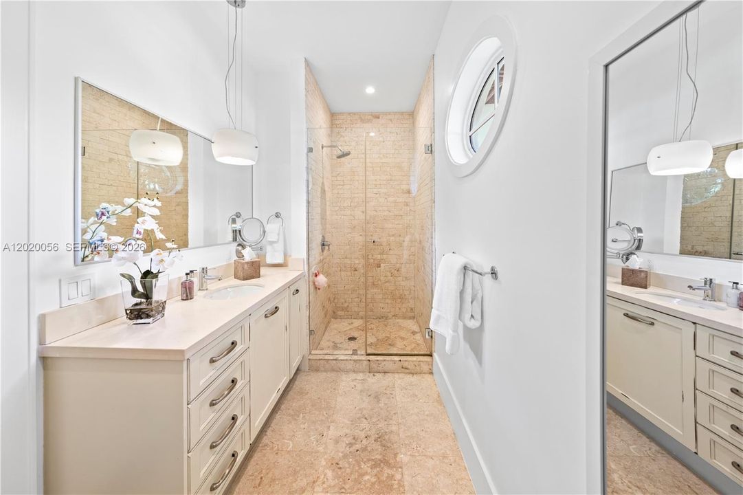 For Sale: $10,995,000 (6 beds, 6 baths, 5825 Square Feet)