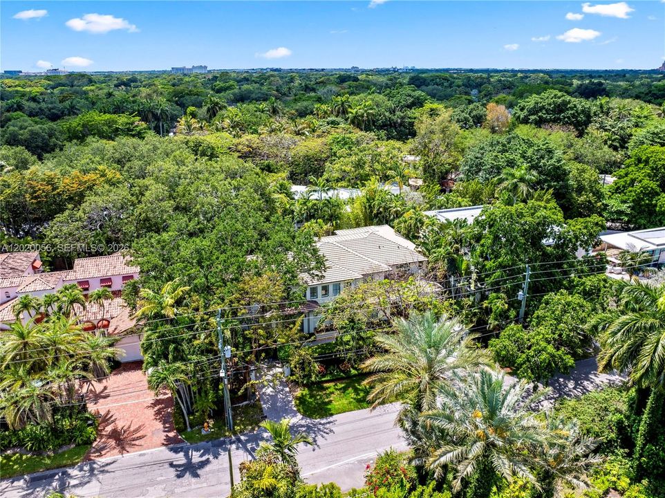 For Sale: $10,995,000 (6 beds, 6 baths, 5825 Square Feet)
