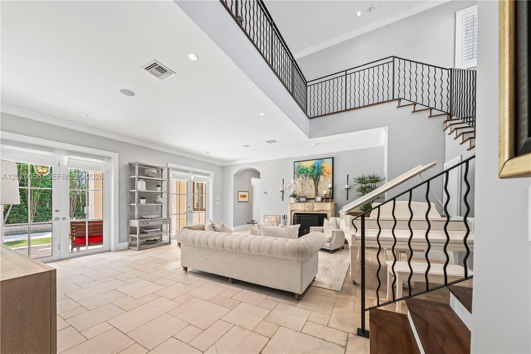 For Sale: $10,995,000 (6 beds, 6 baths, 5825 Square Feet)