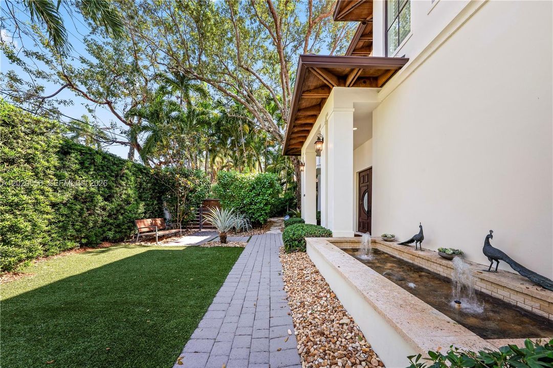 For Sale: $10,995,000 (6 beds, 6 baths, 5825 Square Feet)