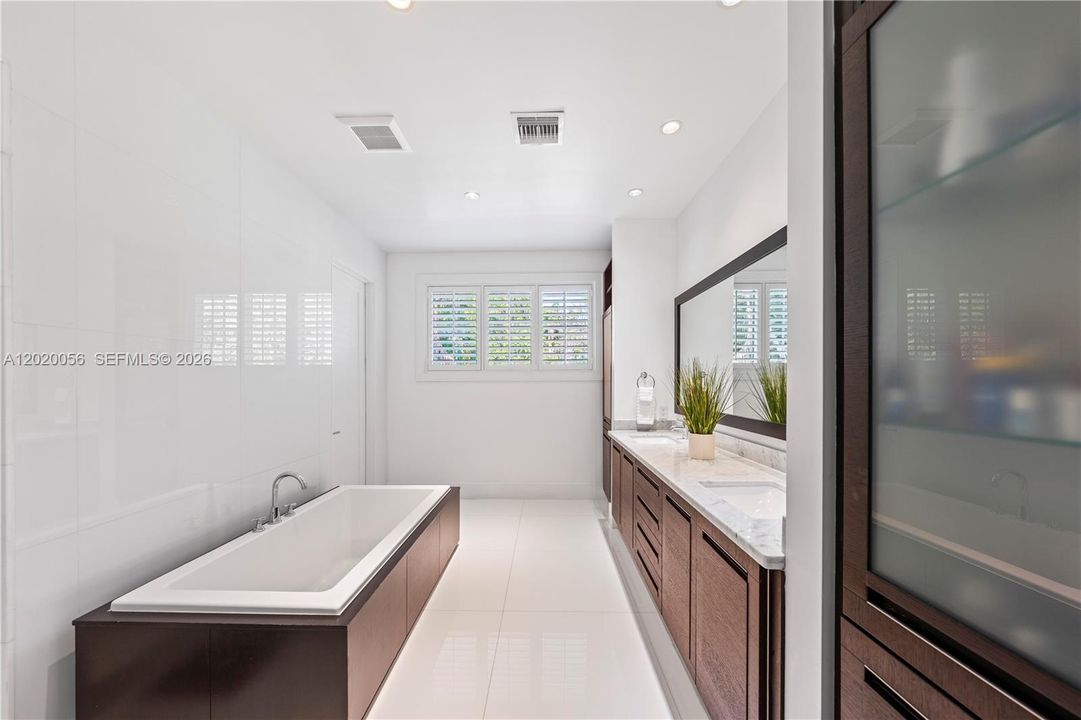 For Sale: $10,995,000 (6 beds, 6 baths, 5825 Square Feet)
