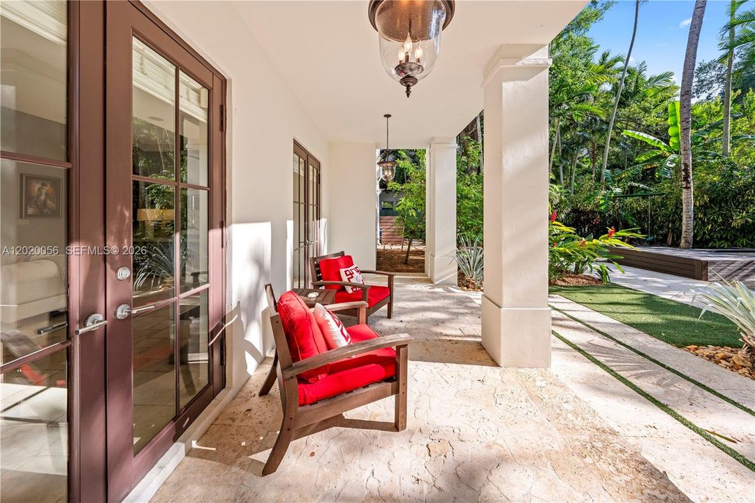 For Sale: $10,995,000 (6 beds, 6 baths, 5825 Square Feet)