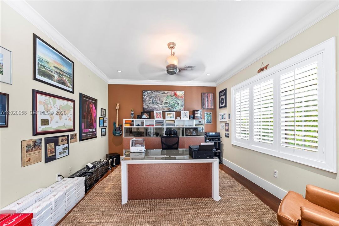 For Sale: $10,995,000 (6 beds, 6 baths, 5825 Square Feet)