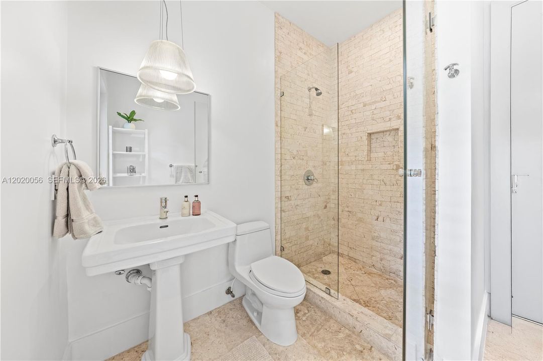 For Sale: $10,995,000 (6 beds, 6 baths, 5825 Square Feet)