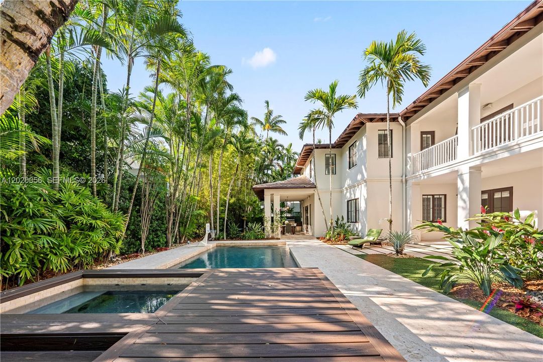 For Sale: $10,995,000 (6 beds, 6 baths, 5825 Square Feet)