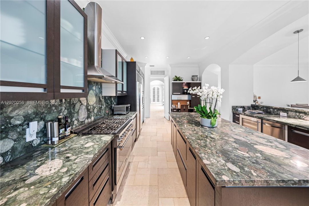 For Sale: $10,995,000 (6 beds, 6 baths, 5825 Square Feet)