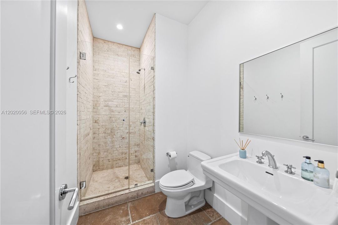 For Sale: $10,995,000 (6 beds, 6 baths, 5825 Square Feet)
