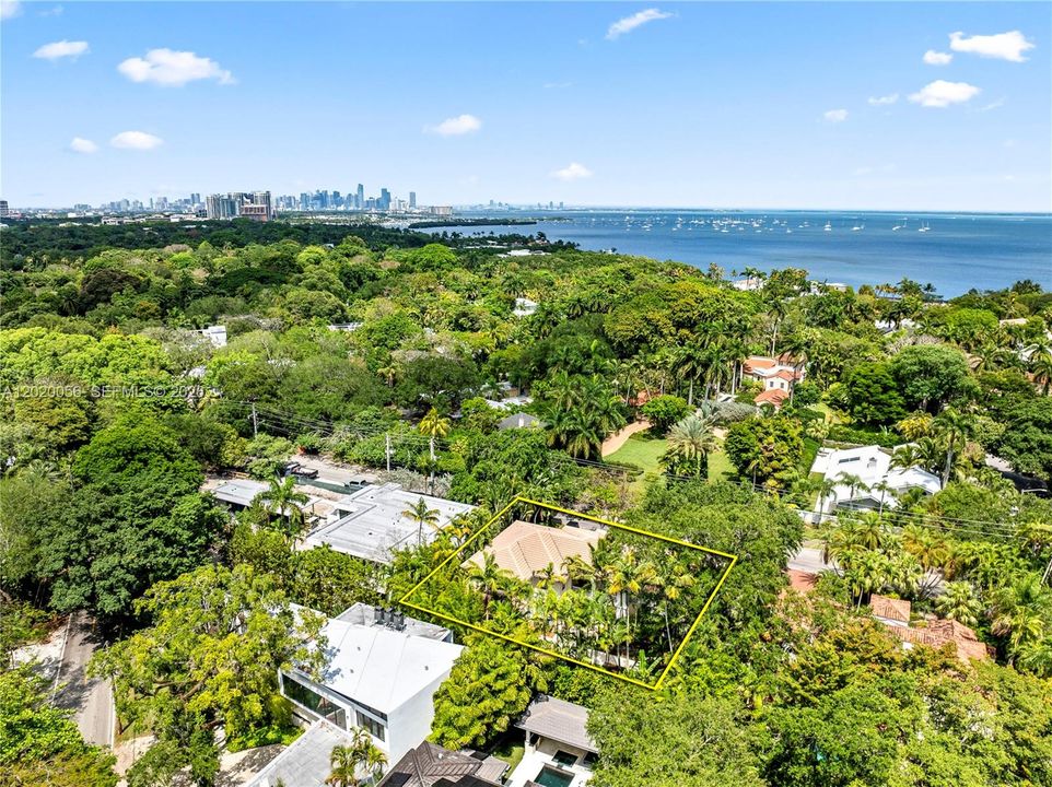 For Sale: $10,995,000 (6 beds, 6 baths, 5825 Square Feet)