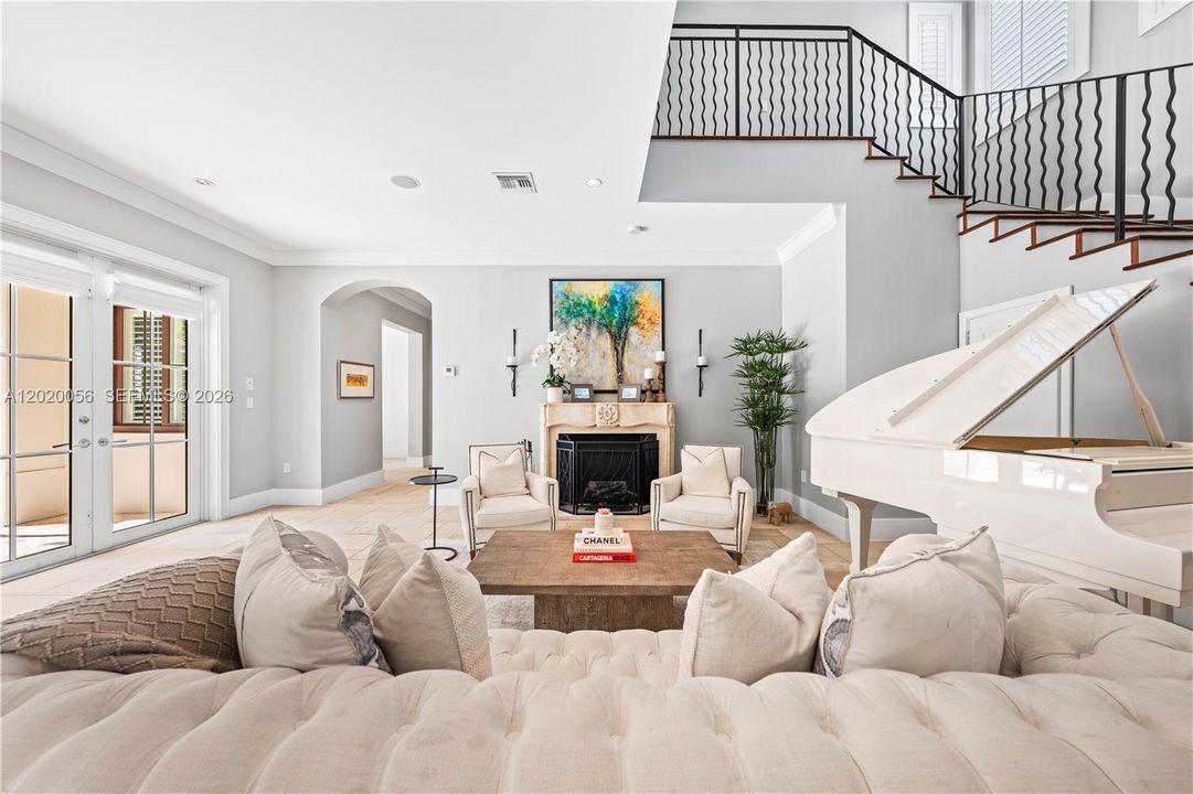 For Sale: $10,995,000 (6 beds, 6 baths, 5825 Square Feet)