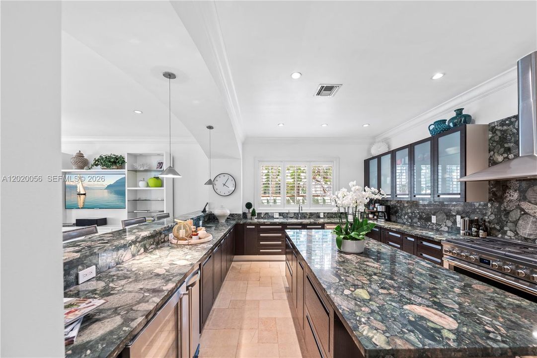 For Sale: $10,995,000 (6 beds, 6 baths, 5825 Square Feet)