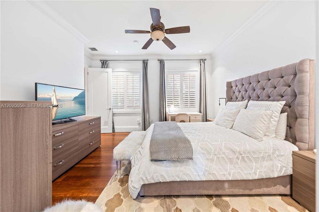 For Sale: $10,995,000 (6 beds, 6 baths, 5825 Square Feet)