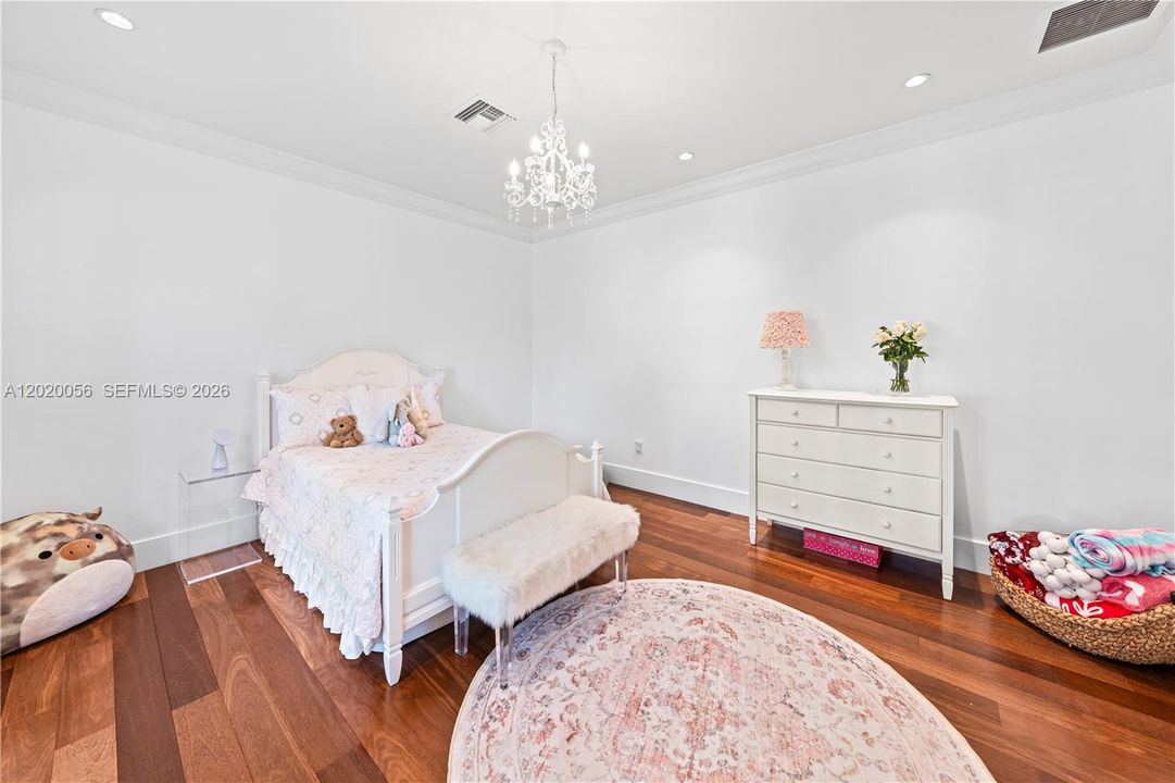 For Sale: $10,995,000 (6 beds, 6 baths, 5825 Square Feet)