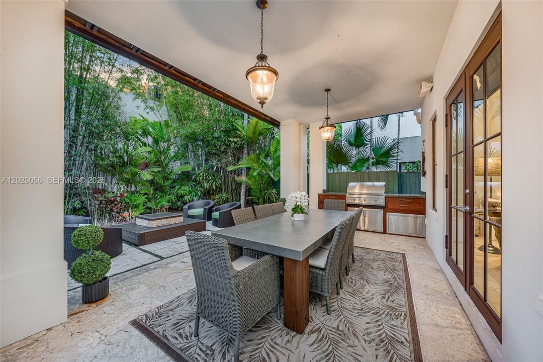 For Sale: $10,995,000 (6 beds, 6 baths, 5825 Square Feet)