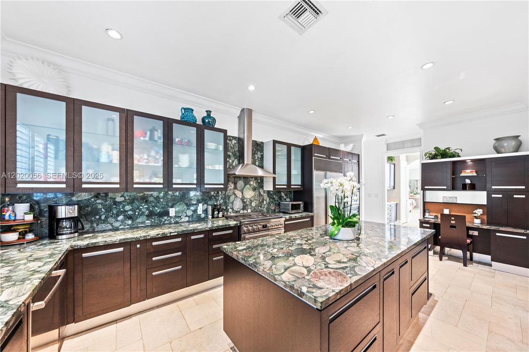 For Sale: $10,995,000 (6 beds, 6 baths, 5825 Square Feet)