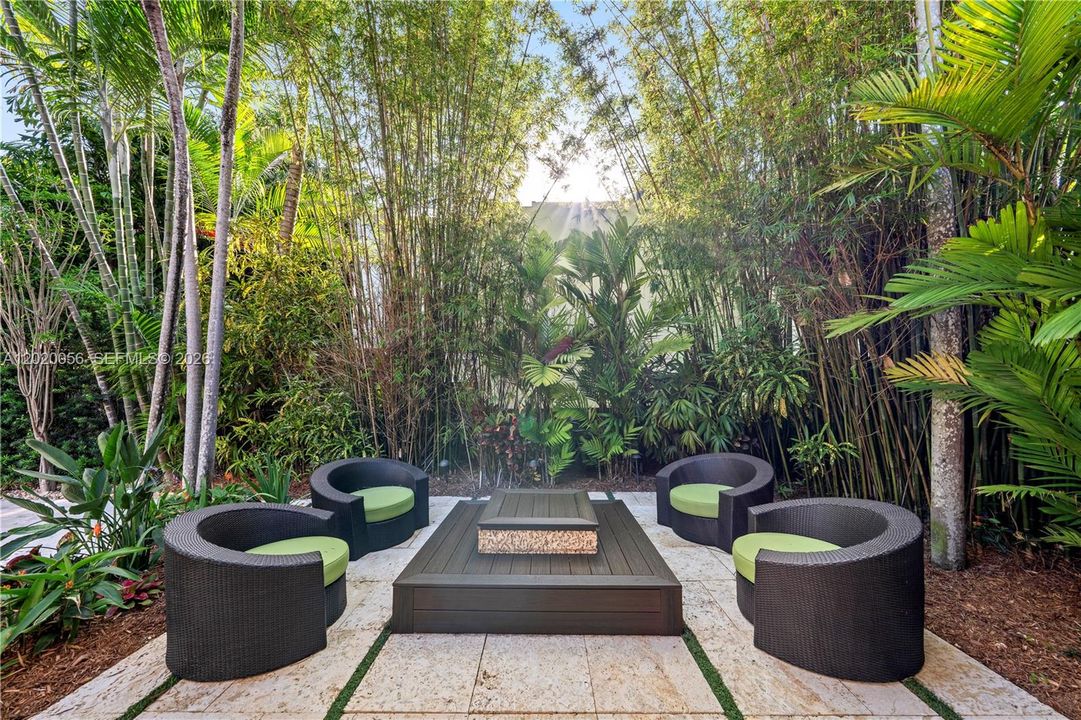 For Sale: $10,995,000 (6 beds, 6 baths, 5825 Square Feet)