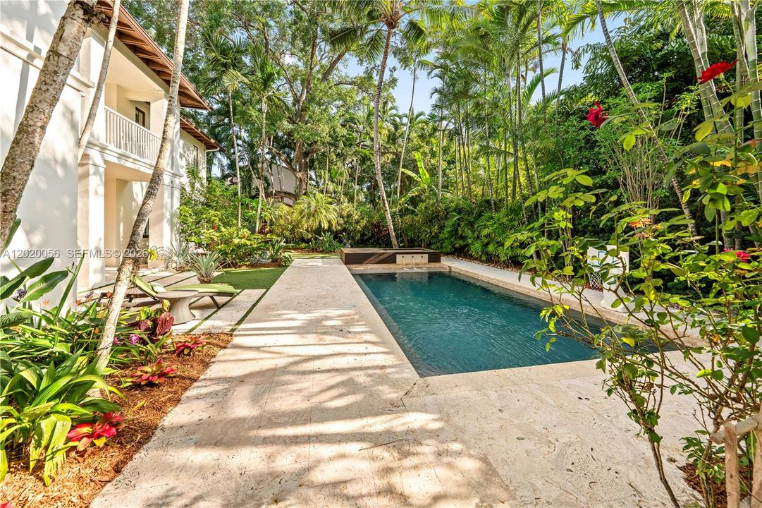 For Sale: $10,995,000 (6 beds, 6 baths, 5825 Square Feet)
