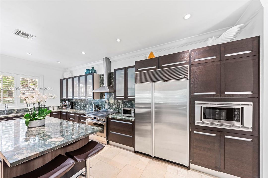 For Sale: $10,995,000 (6 beds, 6 baths, 5825 Square Feet)
